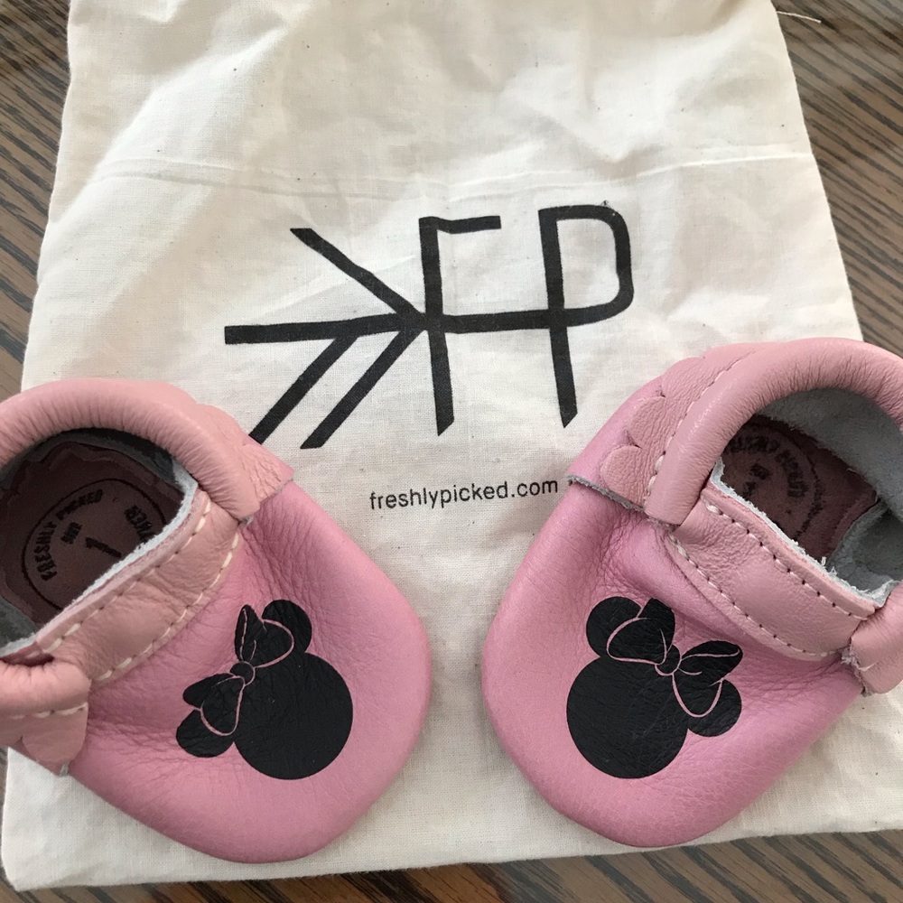 SOLD Freshly Picked Moccasins Mini Mouse pink!